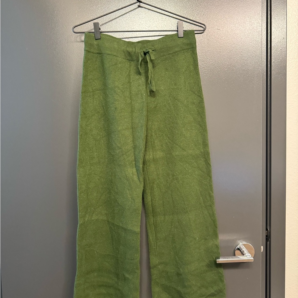 Piglet in bed - green wool bottoms